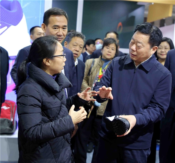 第三屆湖南永州·藍(lán)山國際皮具箱包博覽會開幕