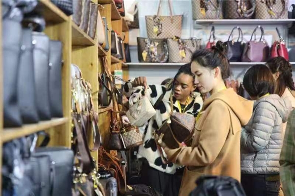 第三屆湖南永州·藍(lán)山國際皮具箱包博覽會開幕